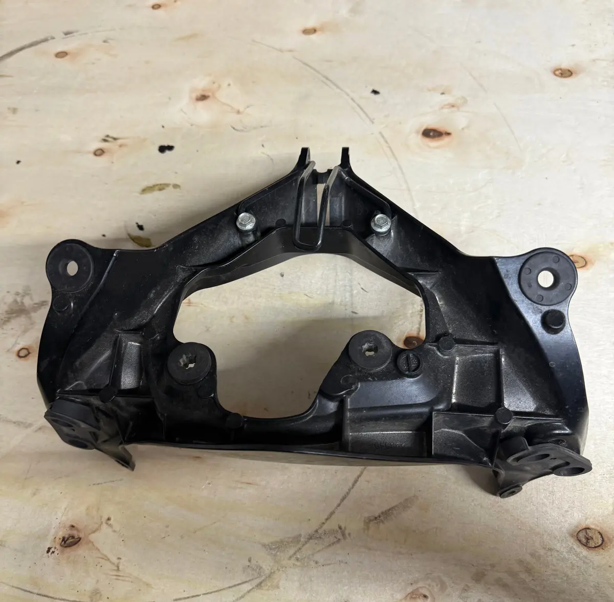 Gsx-R Upper Fairing Bracket 1