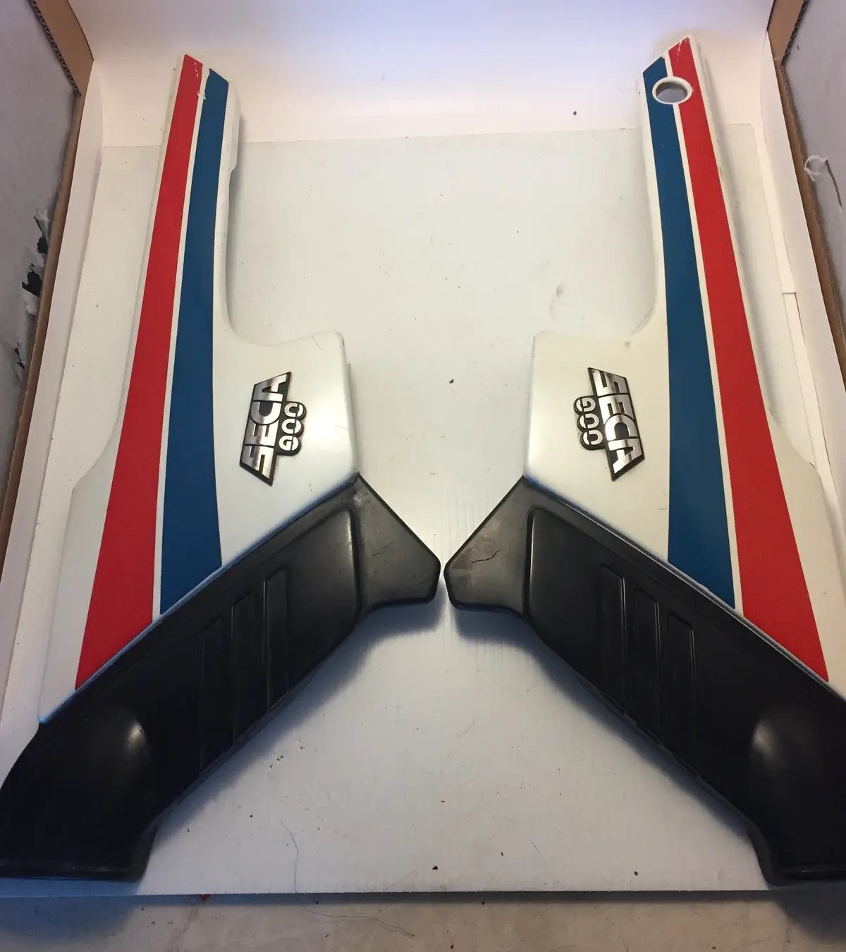 Yamaha Seca 900 Side Covers 1