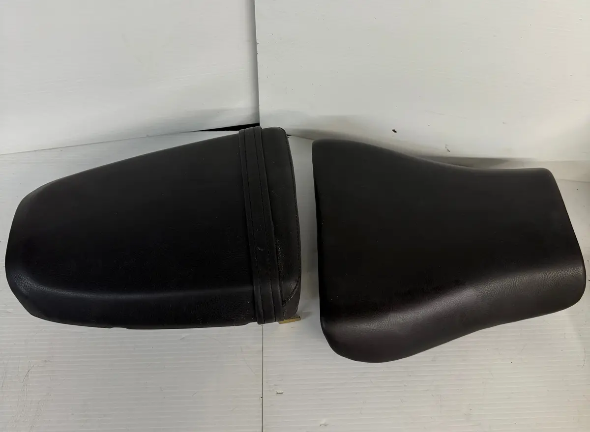 Triumph Daytona 955I Seat Set 1