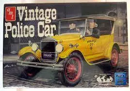 1:25 Vintage Police Car 1