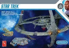 Star Trek Deep Space Nine: U.S.S. Defiant Nx-74205 & Cardassian Keldon Class Cruiser 1
