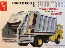 1:25 Ford C-900 Refuse Truck W/Load-Packer 1