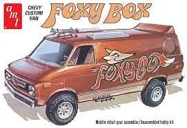 1:25 Foxy Box Chevy Custom Van 1