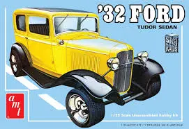 1:25 '32 Ford Tudor Sedan 1