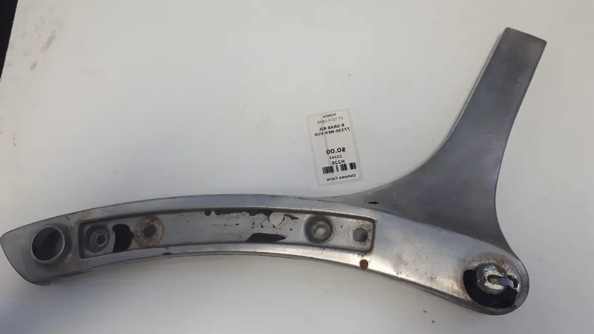 Vt750 Right Grab Rail 1