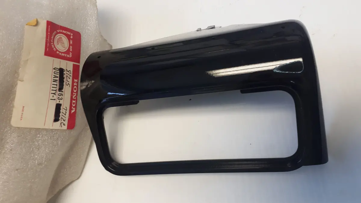 Gl1100 Right Turn Signal Base 1