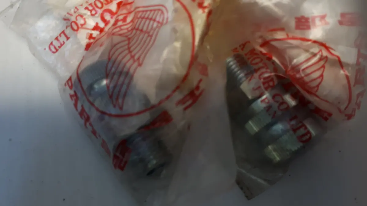 Gl 1000 Front Signal Bolt Mounts 1
