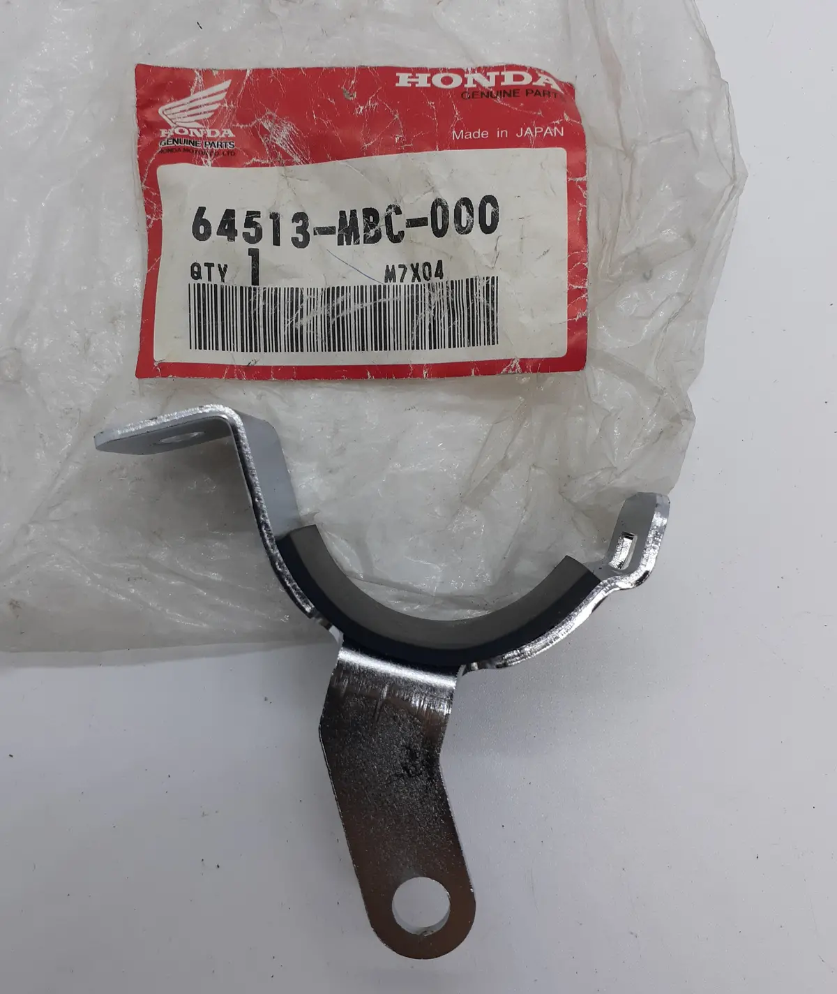 Vt1100t Right Windscreen Holder 1