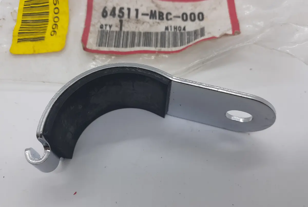 Vt1100t Windscreen Holder A 1