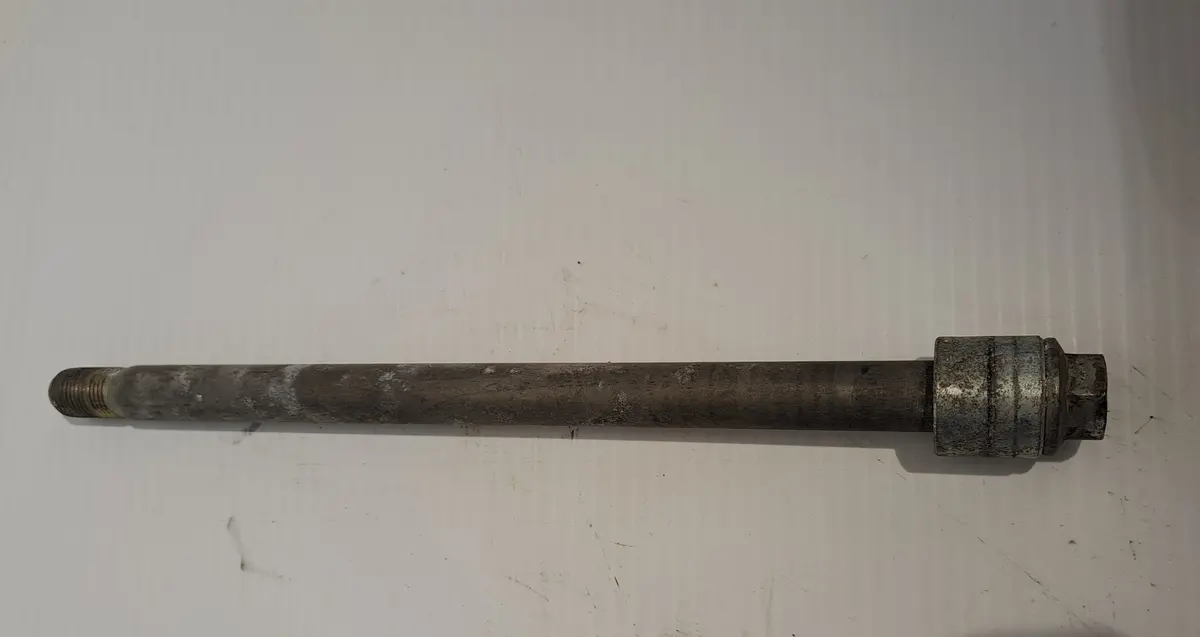 Xvs V-Star 650 Front Axle 1