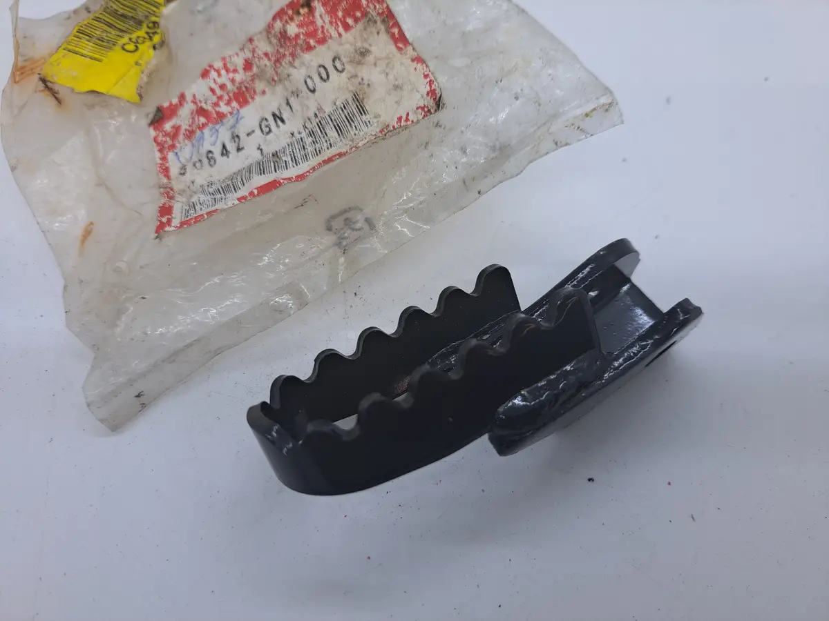 Xr80 Xr100 Left Footpeg 1