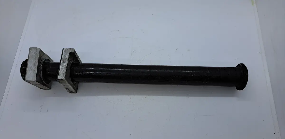 Yzf R1 Rear Axle / Adjusters 1