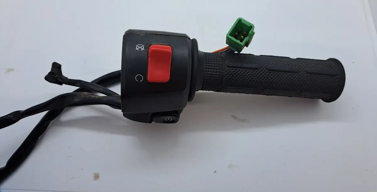 Concours Right Handlebar Switch/ Throttle 1