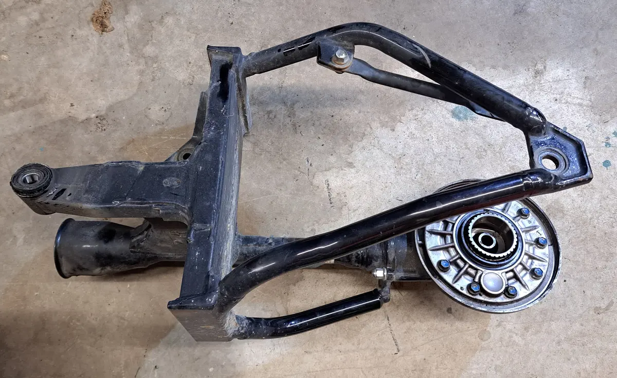 Suzuki Blvd M50 Final Drive / Swing Arm 1