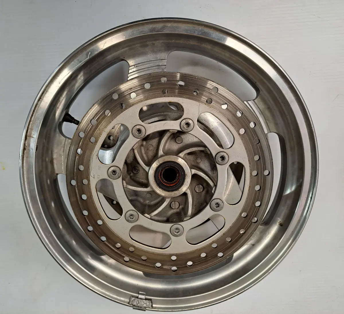 Vulcan Nomad 1500 Front Wheel 1