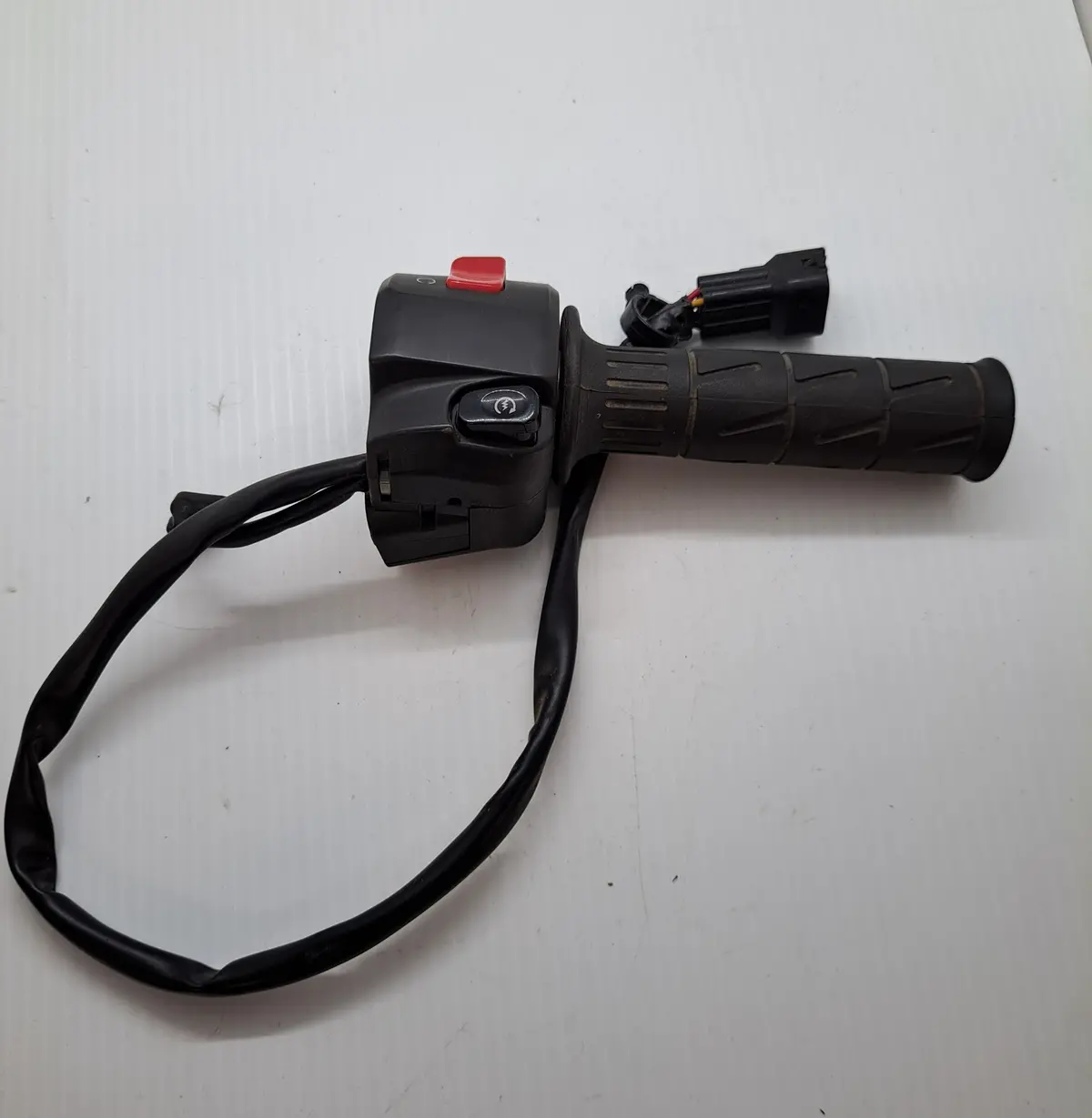 Ex650r Ninja Right Handlebar Switch/Throttle 1