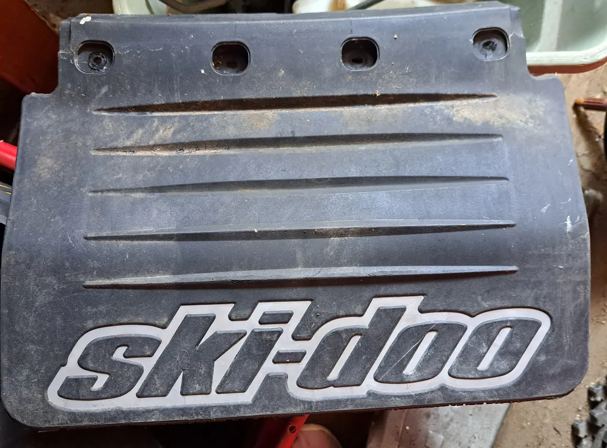 Skidoo Grand Touring / Legend Snow Flap 1