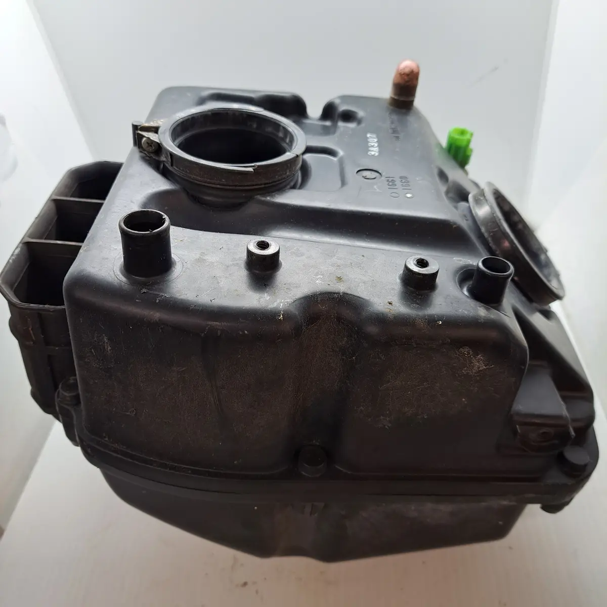 Sv1000 Air Cleaner Box 1