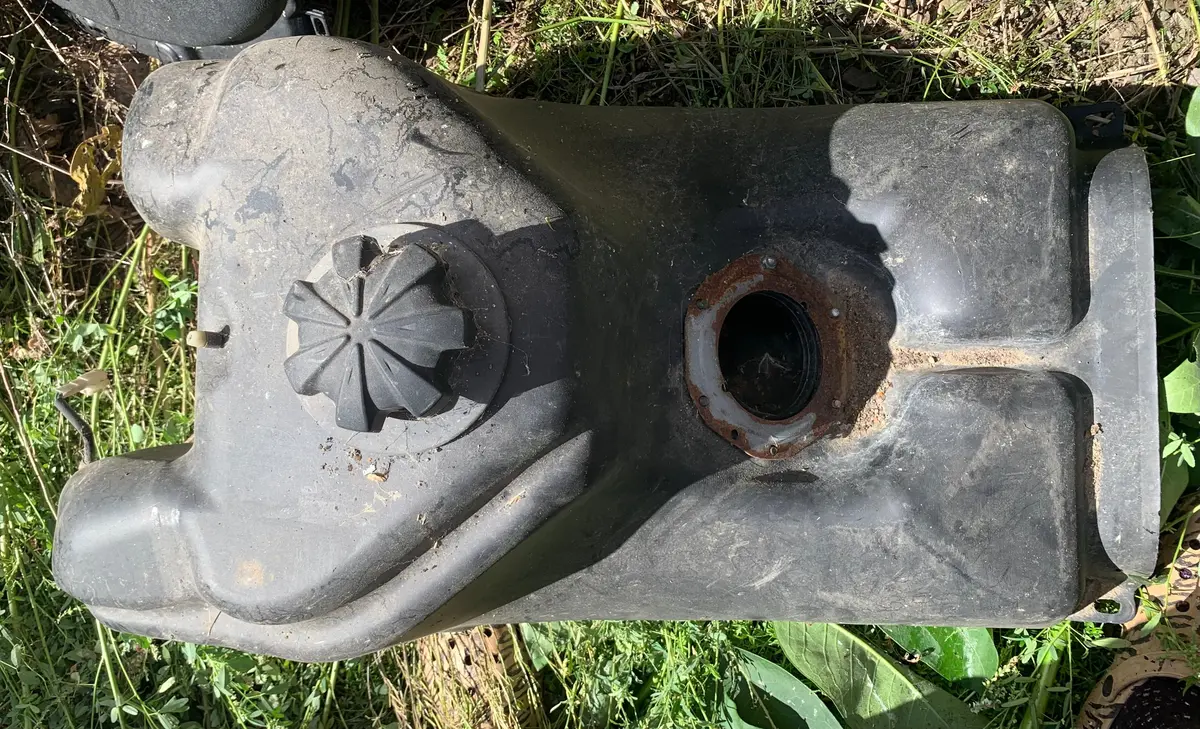 Yamaha Apex Attak Gas Tank 1