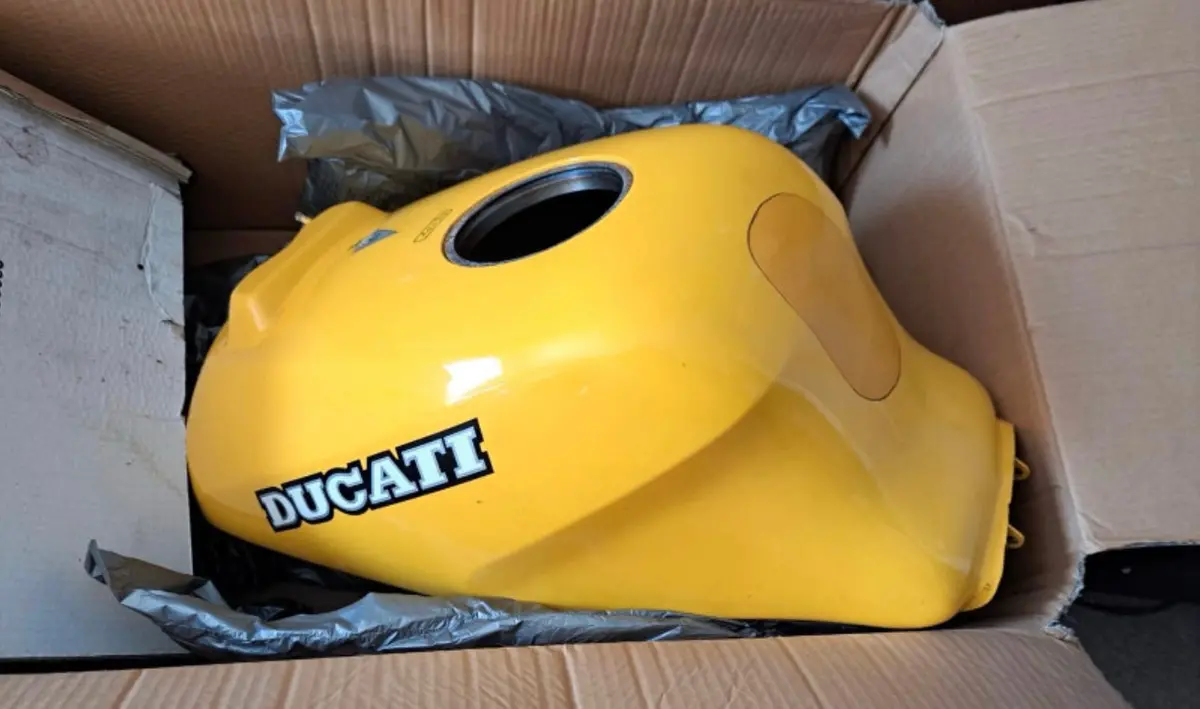Ducat 600Ss Yellow Gas Tank 1