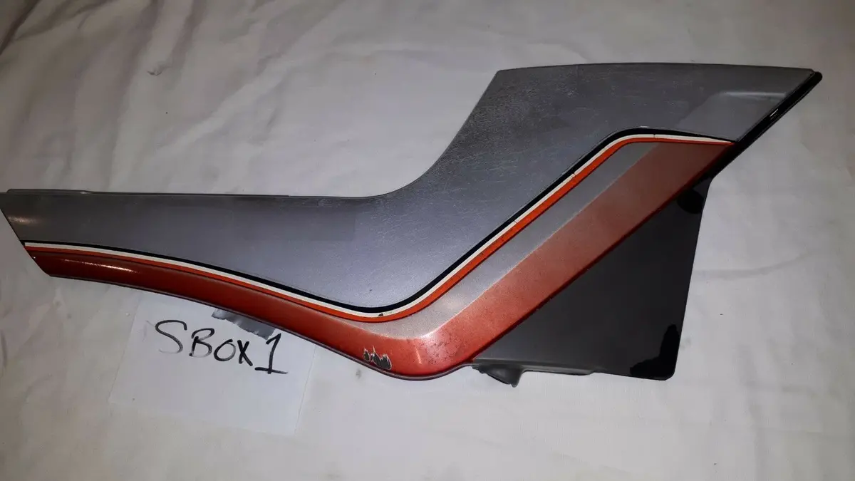 Suzuki Gs 550 Right Side Cover 1