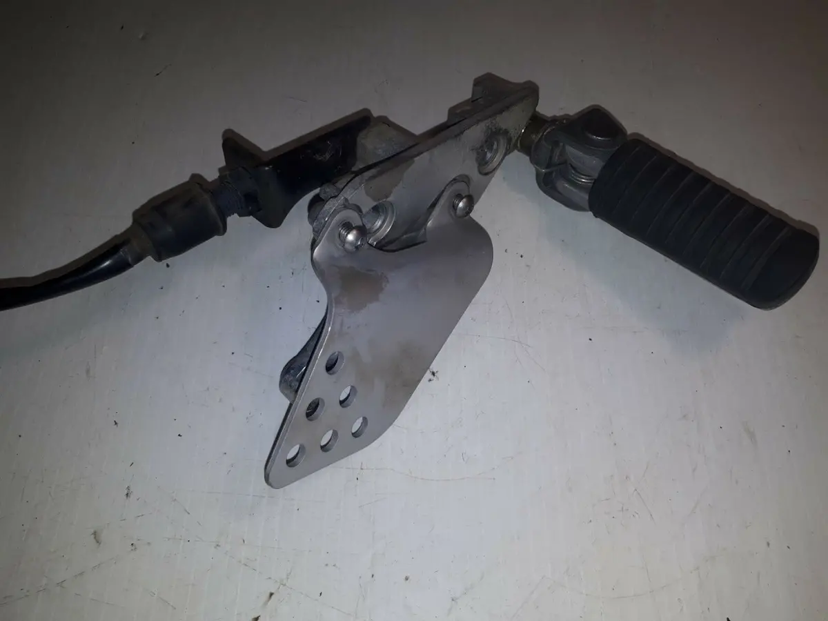 Kawasaki Zrx1200r Zrx1100 Right Footpeg And Bracket 35011-1820 1