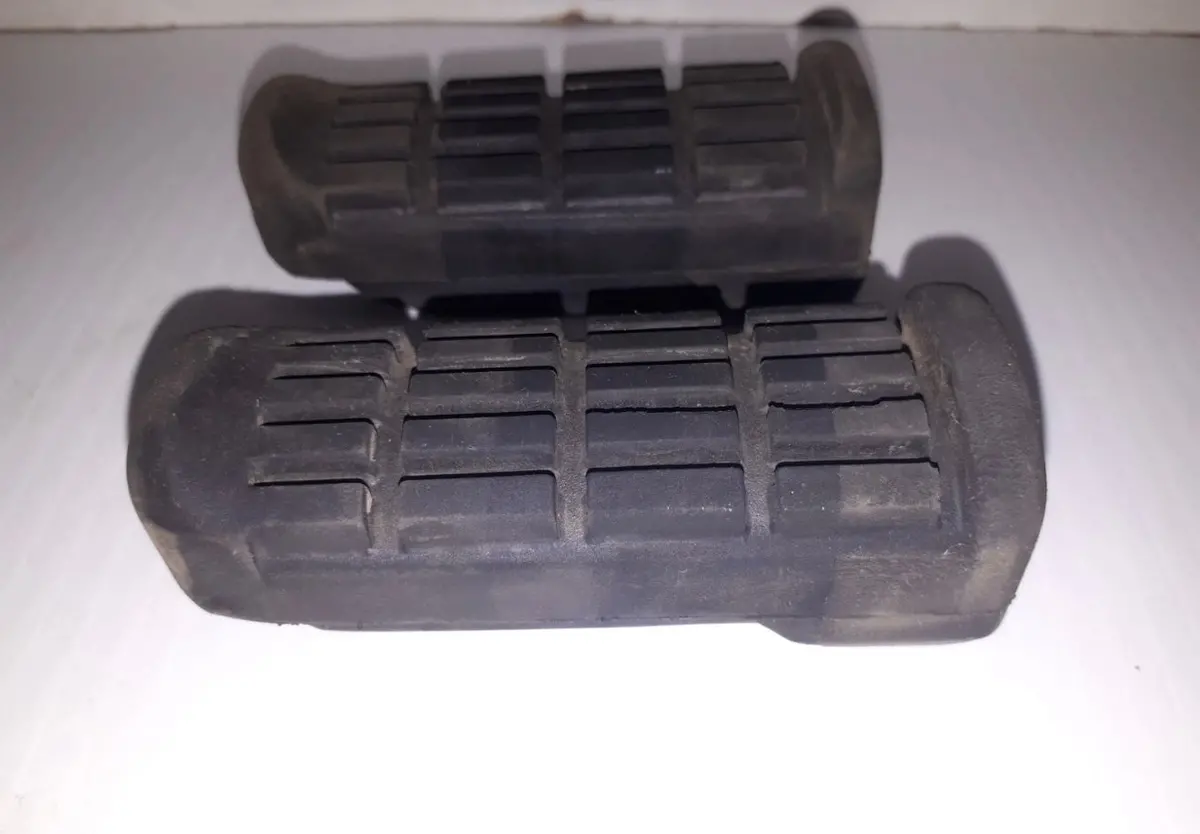 Vf750f Interceptor Footpeg Rubbers 1
