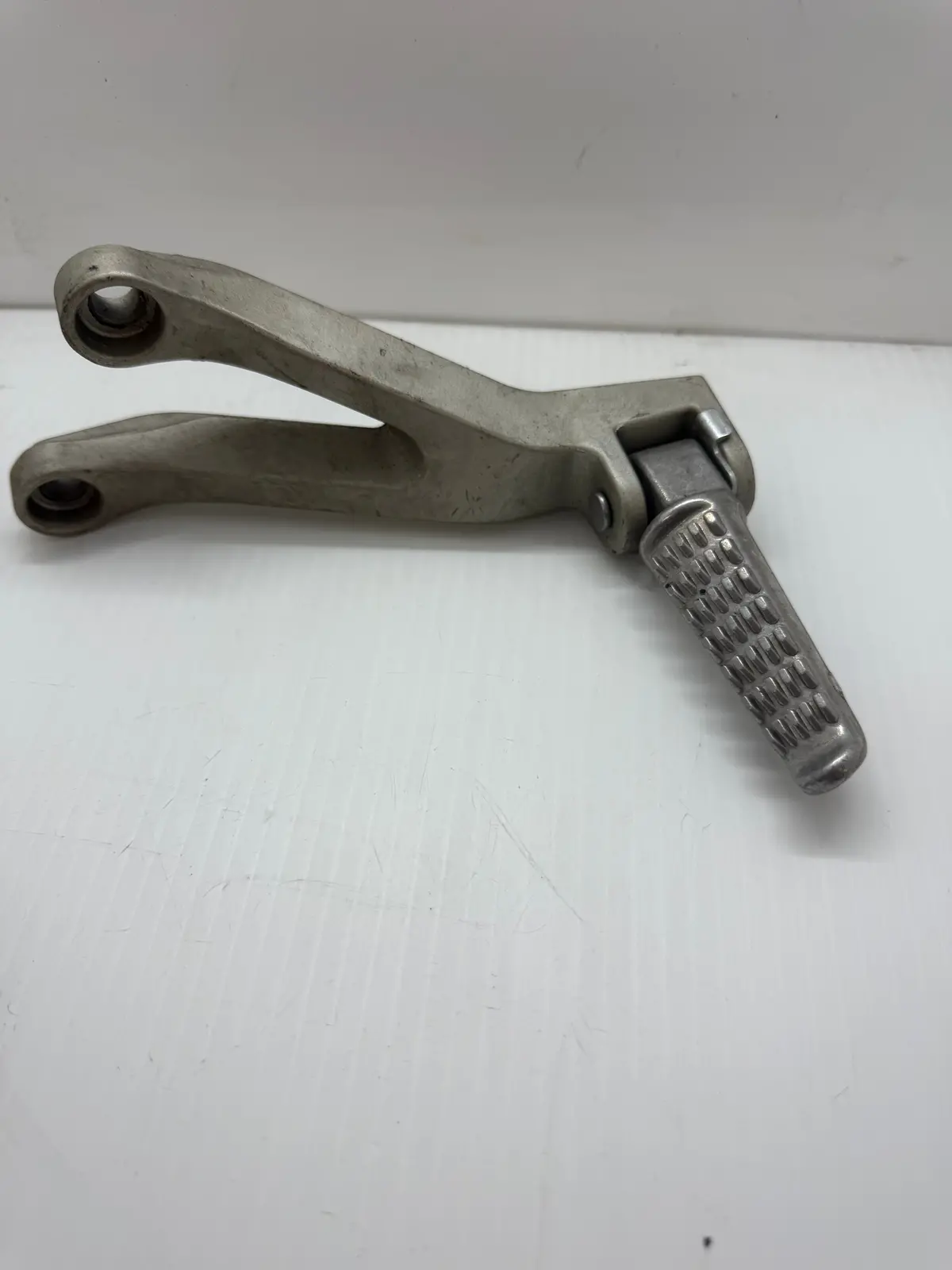 Zx-6R Left Passenger Footpeg And Bracket 1