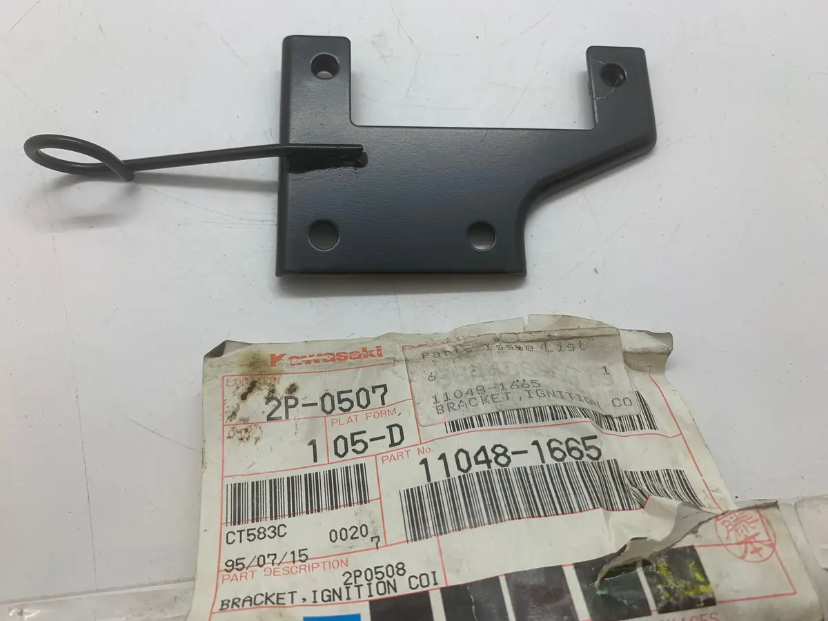 Ex500 Ninja Right Coil Bracket 1