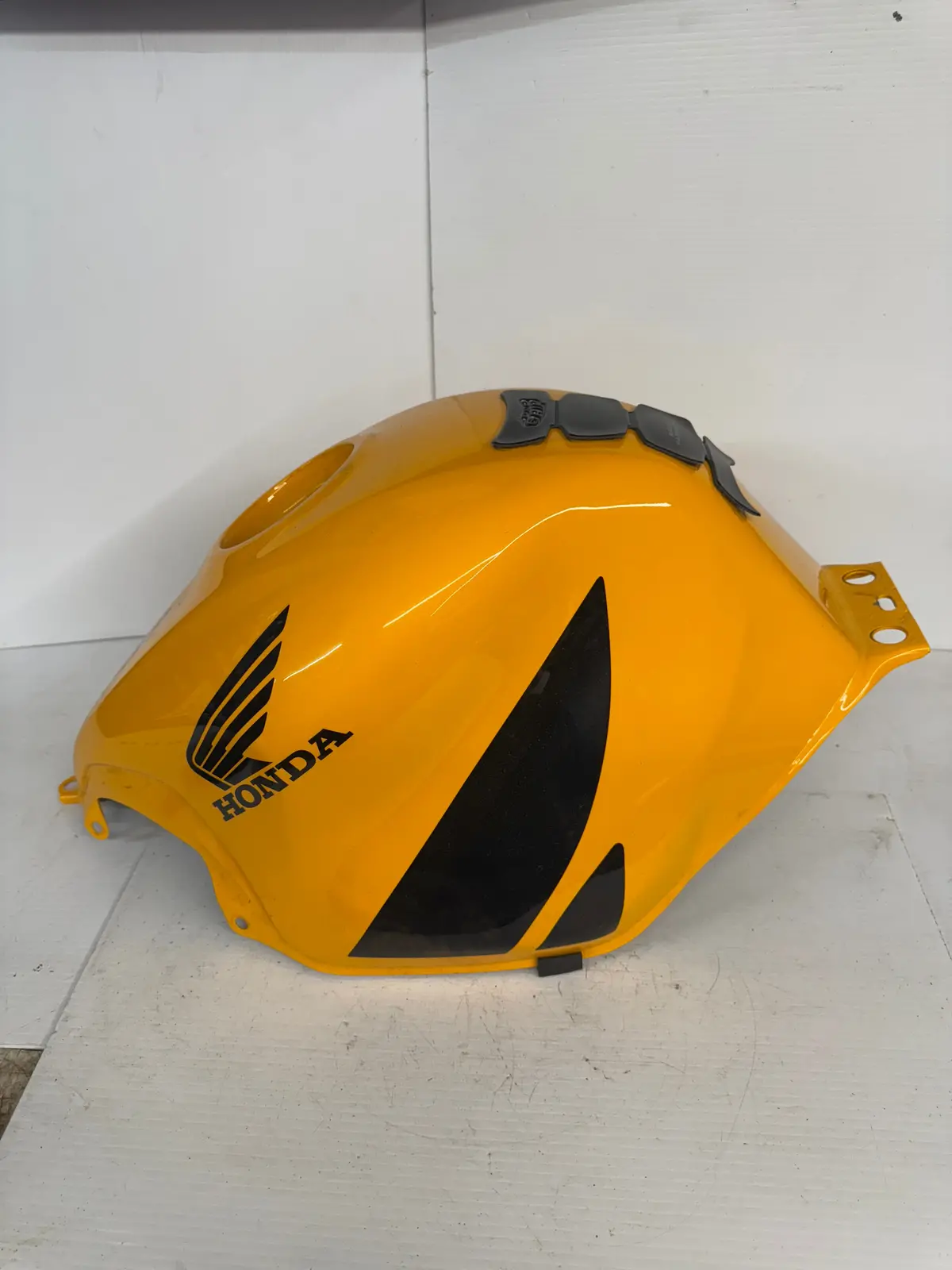 Honda Cbr600 F4 Yellow Gas Tank 1
