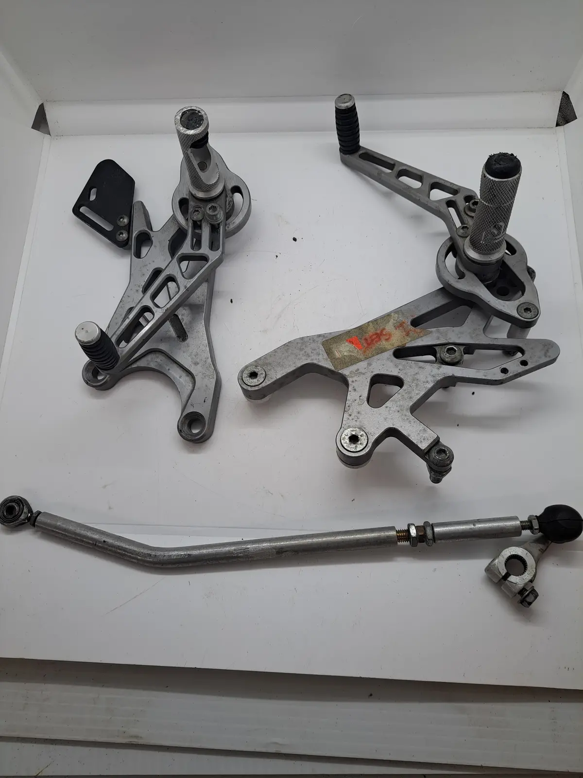 Cbr929 Adjustable Rear Sets 1