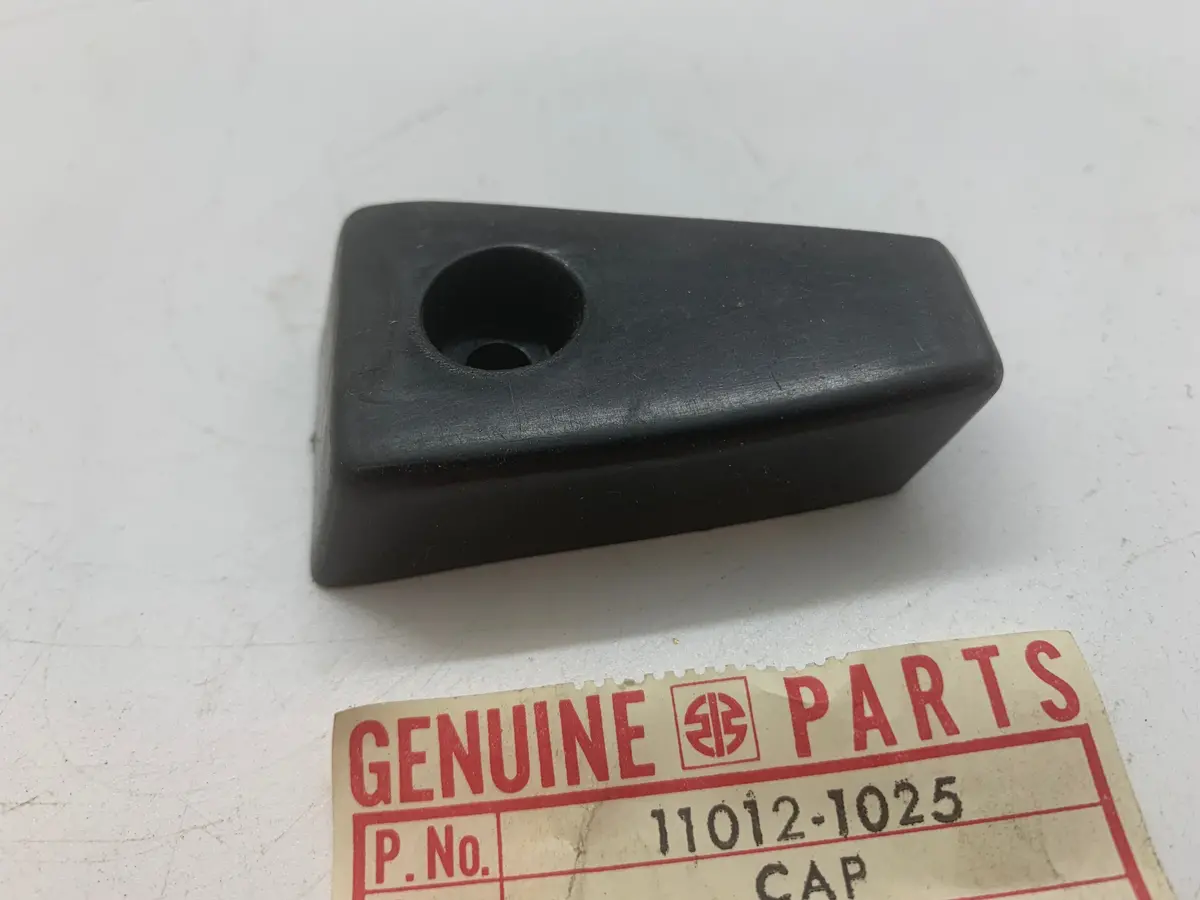 Kz1000 Left Fairing Cap 1