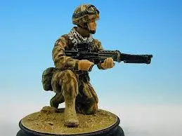 1:35 Modern British Infantryman Kneeling With Lsw 1