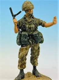 1:35 Modern British Military Policeman With Smg 1