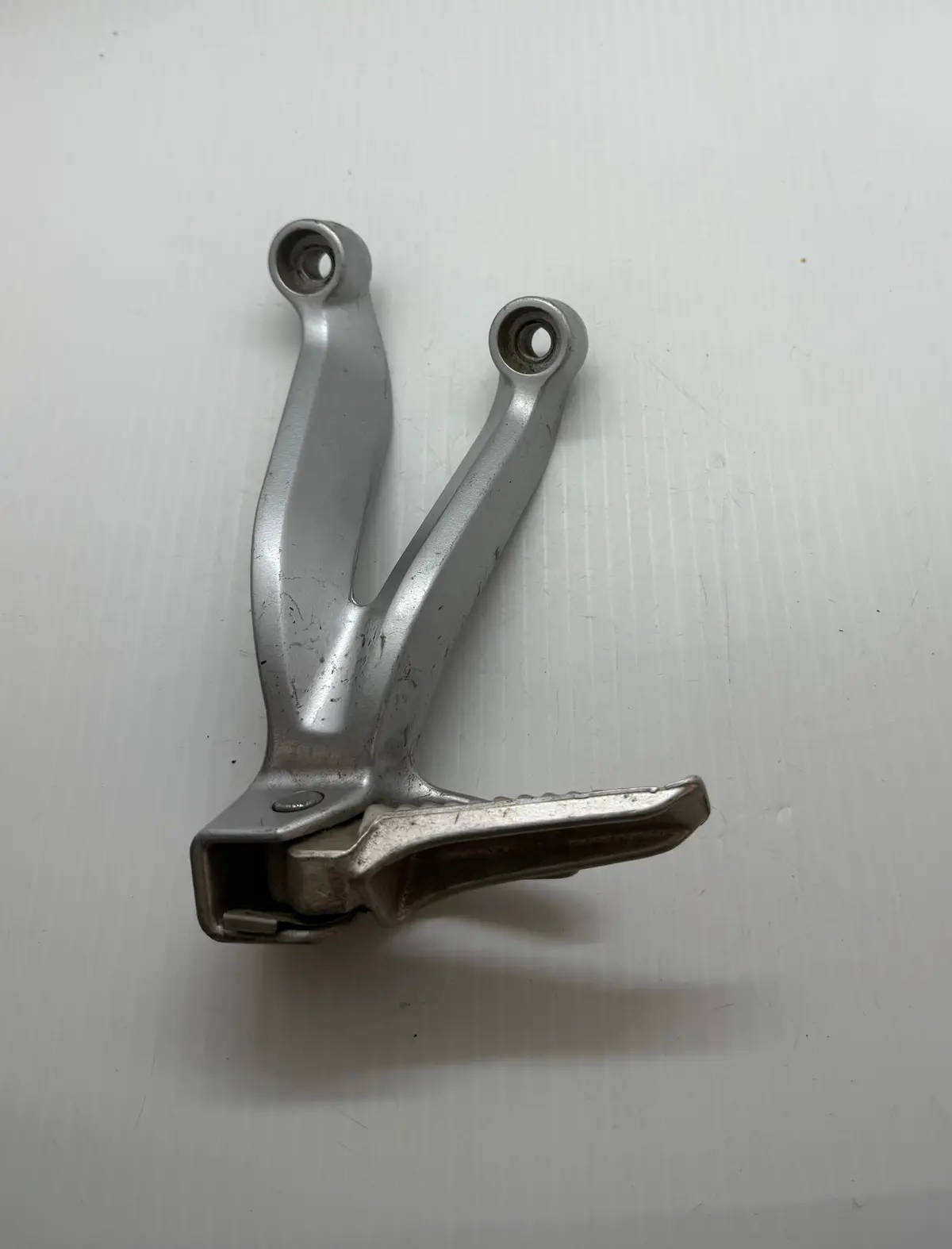 Gsx-R 750 Left Passenger Footpeg And Bracket 1