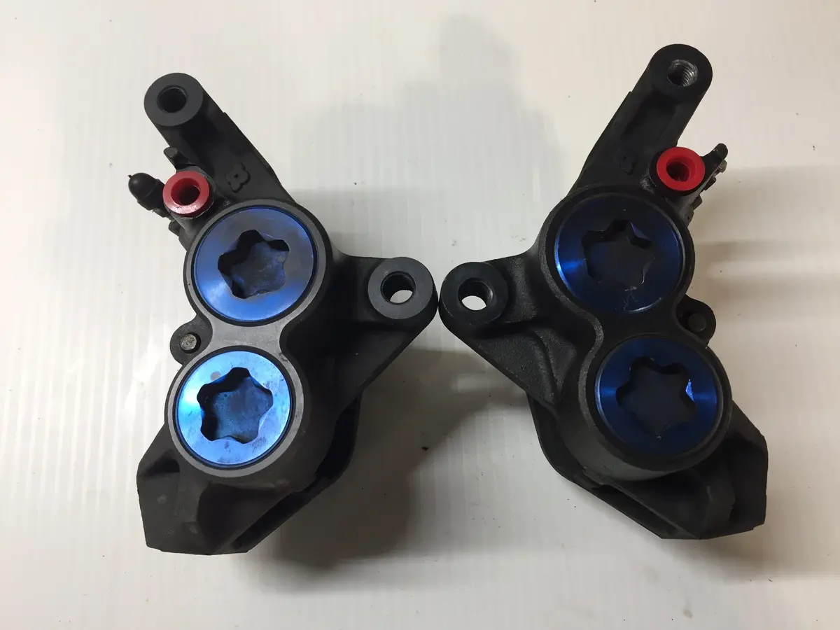 Fjr1300 Yzf-R1 Front Brake Calipers 1
