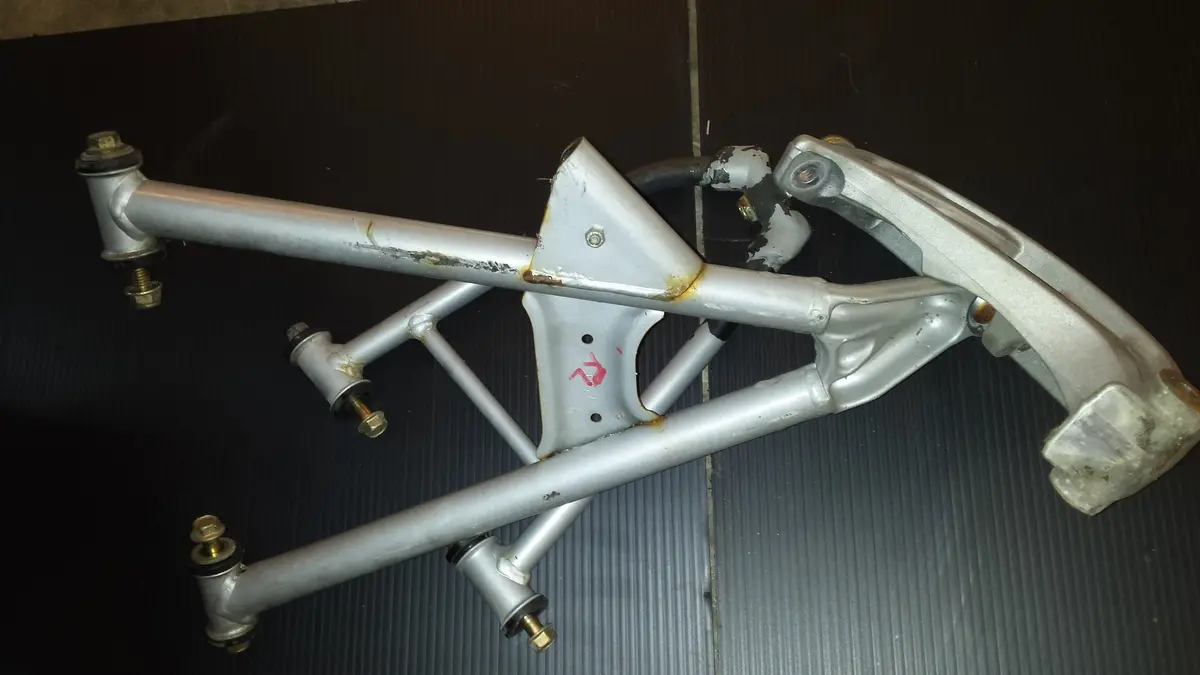 Fusion 600 Ho Front Ski Spindle And A Arms 1