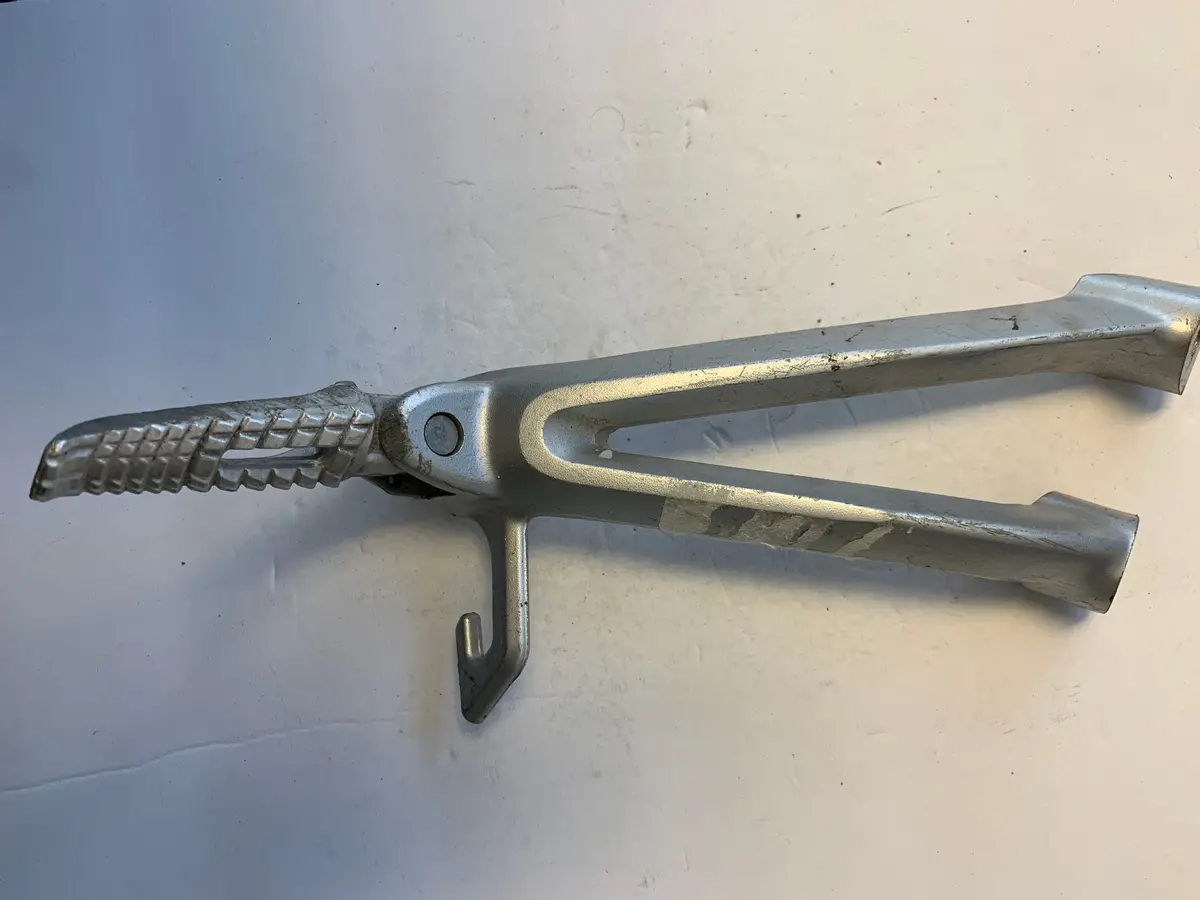 Gsx-R Left Passenger Footpeg 1