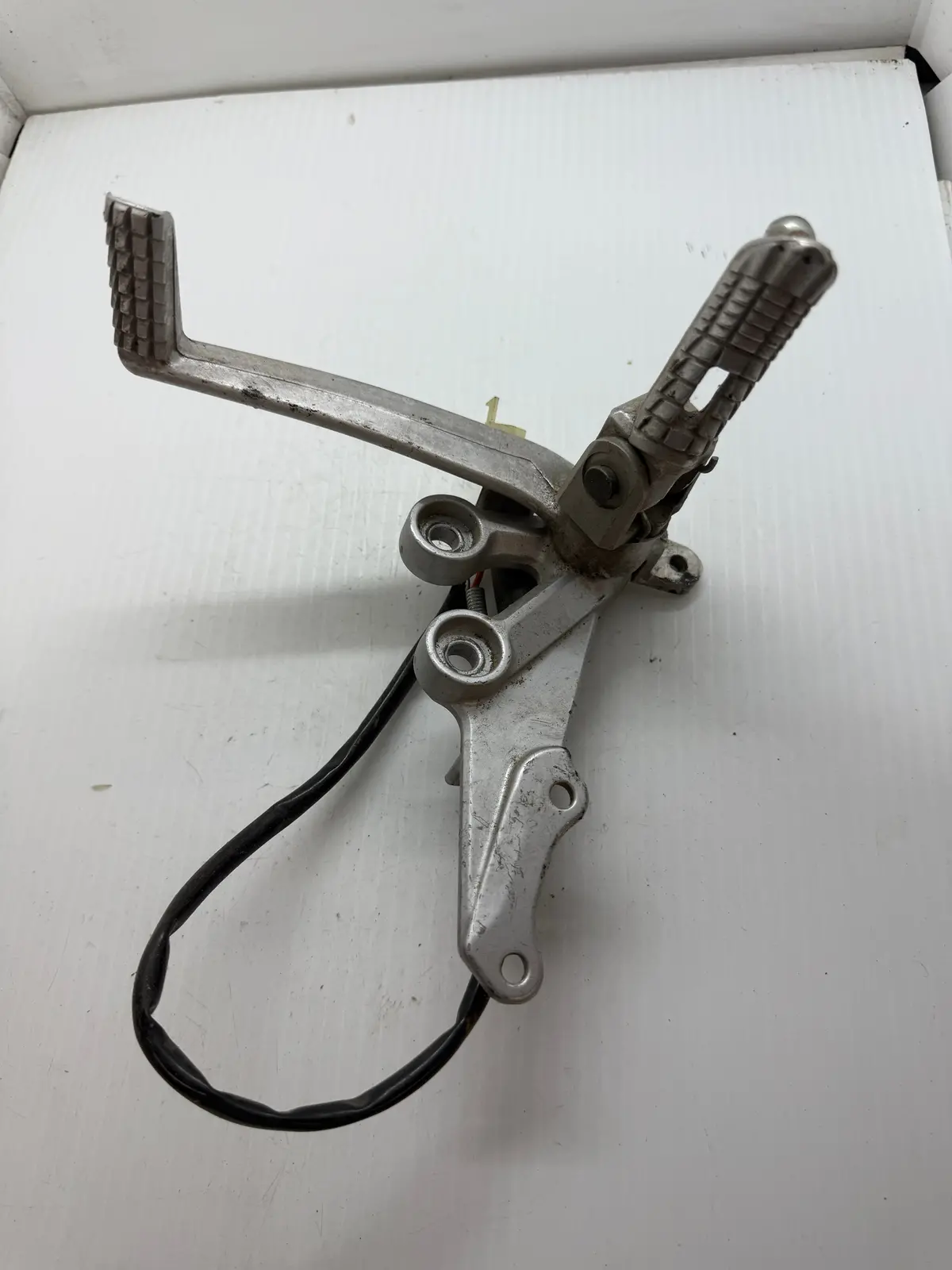 Gsx-R Right Footpeg And Bracket 1