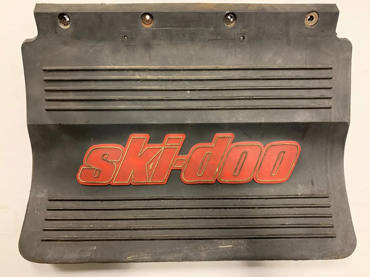 Skidoo Formula / Mach Snow Flap 1
