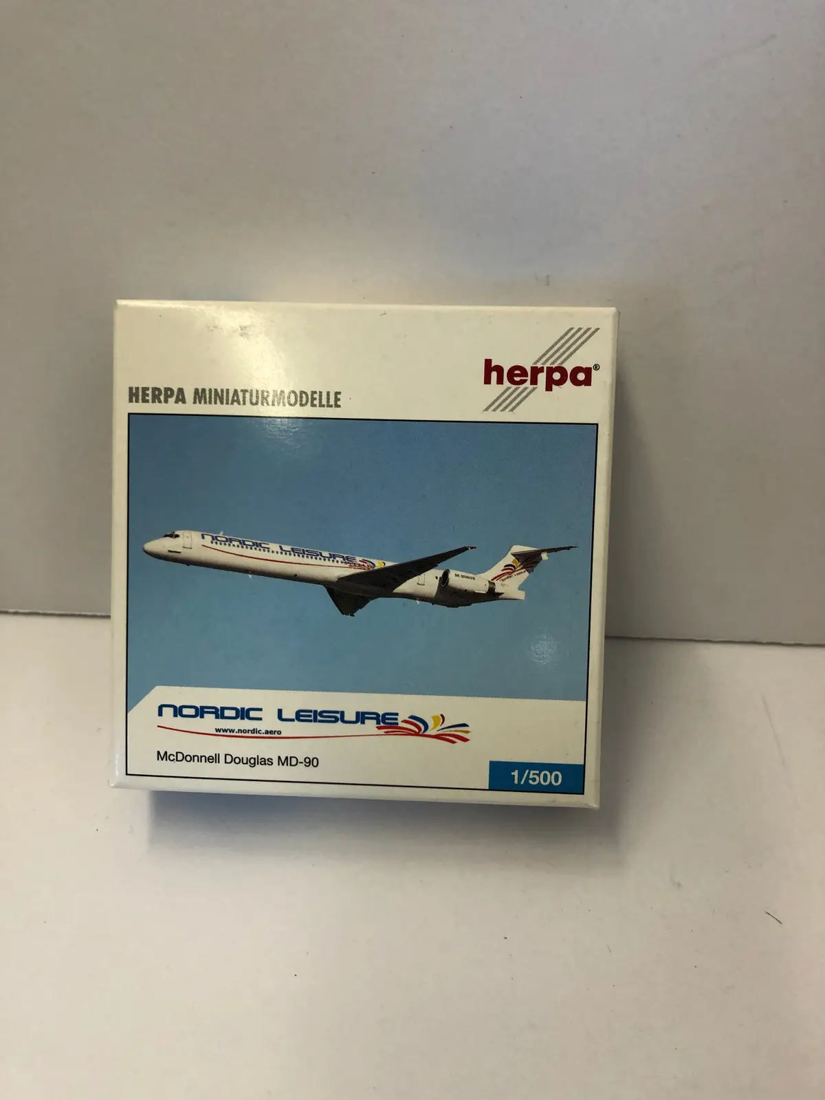 1:500 Nordic Leisure Mcdonnell Douglas Md-90 1