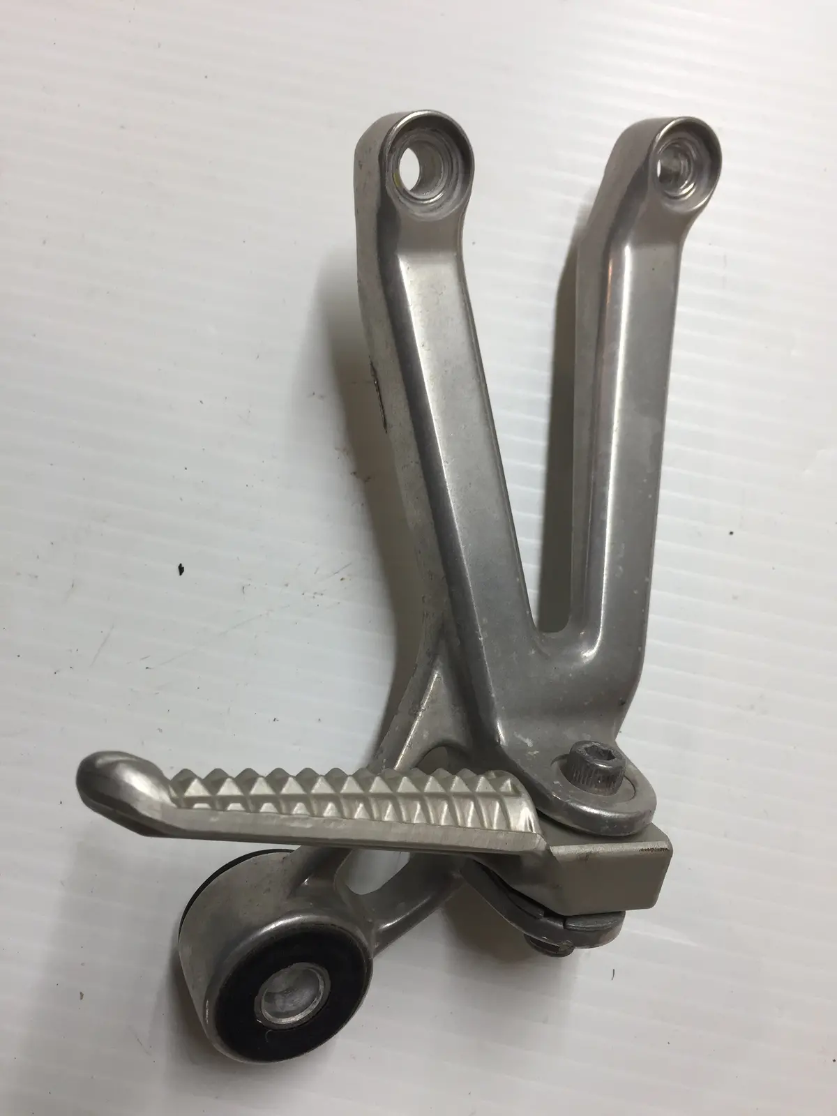 Yzfr1 Right Rear Passenger Peg 1