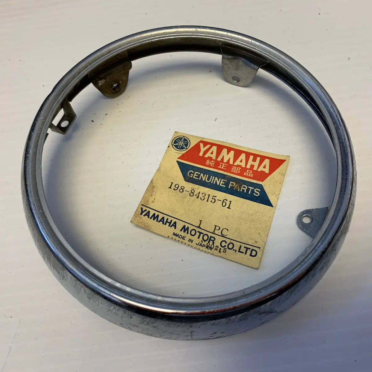 Yl2 Yg5t L5t Headlight Rim 1