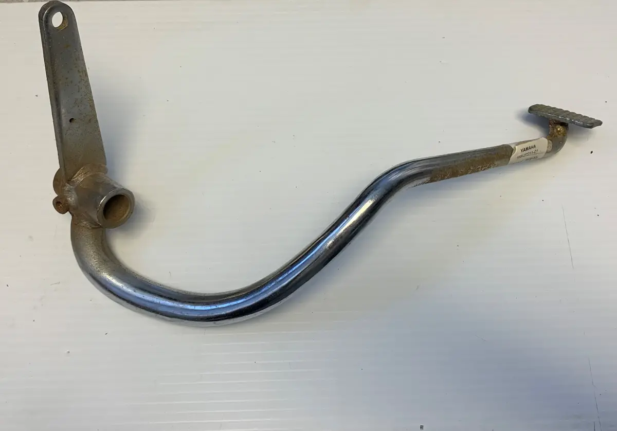 Yr1 Yr2 R3 Rear Brake Pedal 1