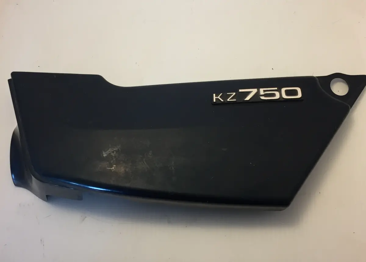 Kz750 Left Black Side Cover 1