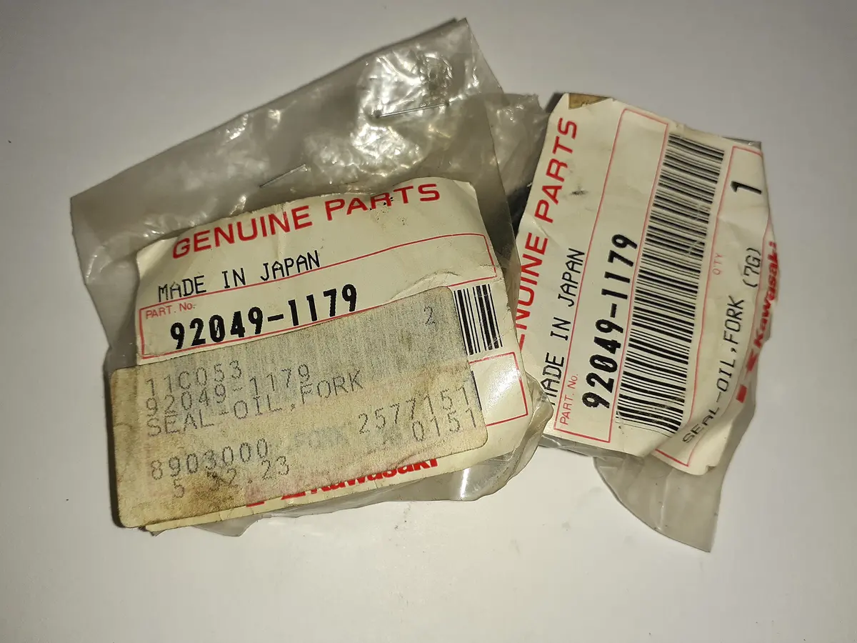 Kx80 Fork Seals 1