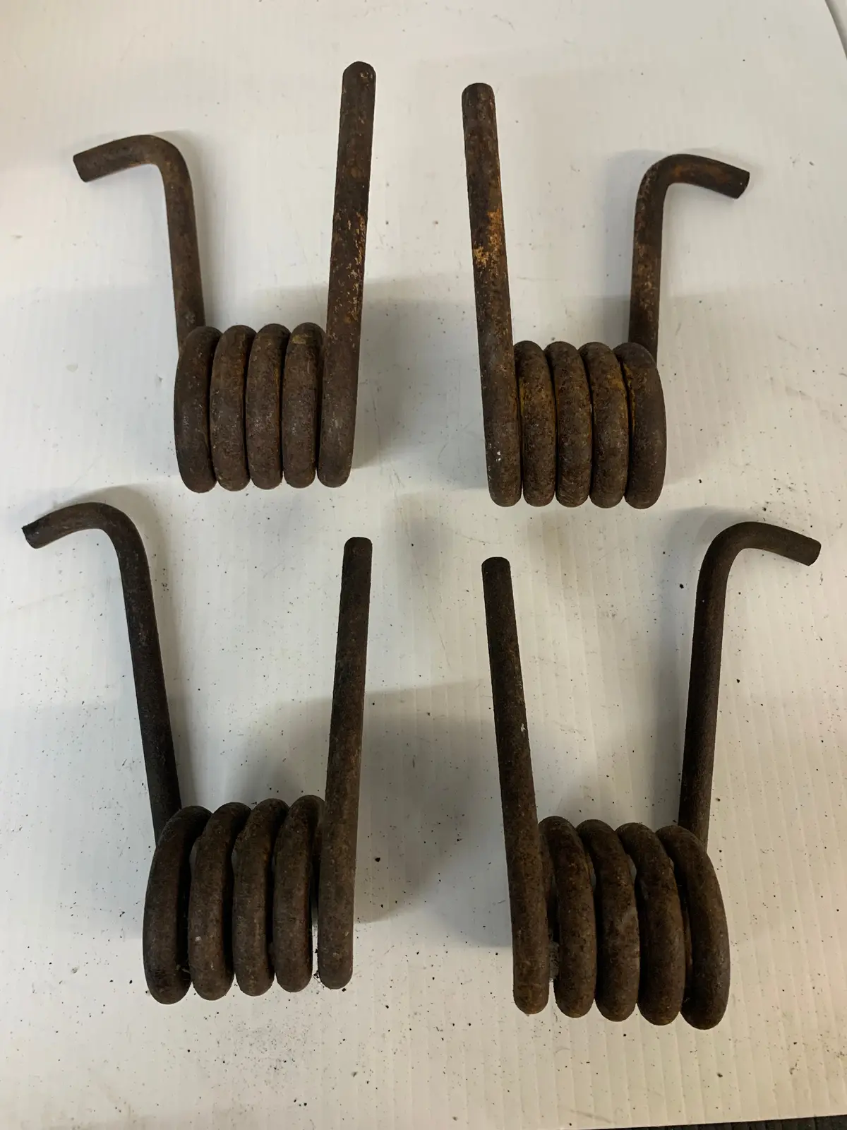 Blizzard 9500 Rear Suspension Springs 1