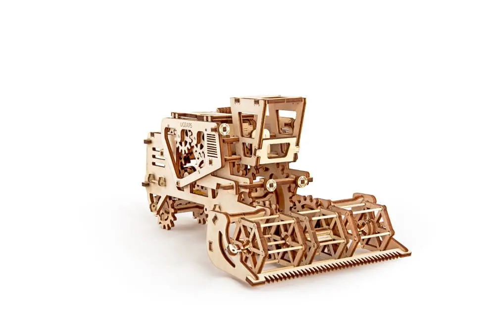 Ugears Combine Harvester - 154 Pieces (Easy) 1