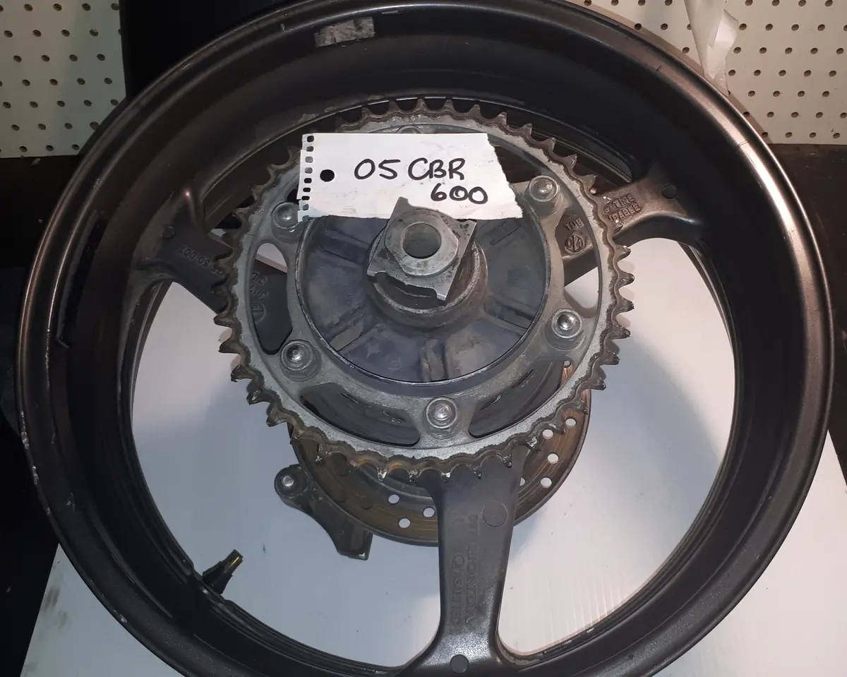 2005 2006 Honda Cbr600rr Rear Wheel 1