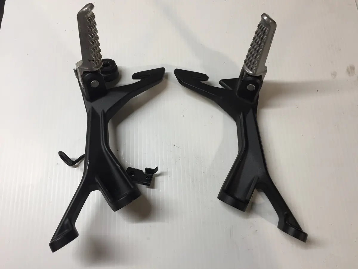 Ex400 Ninja Rear Footpeg And Brackets 1